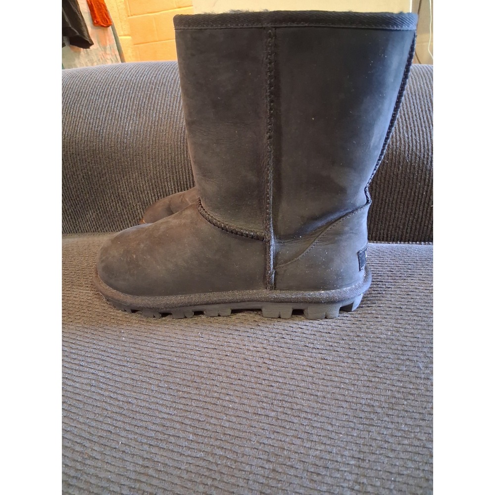 UGG‎ Australia Classic Mid Sheepskin Boots Women's Size 6 Black F23011G